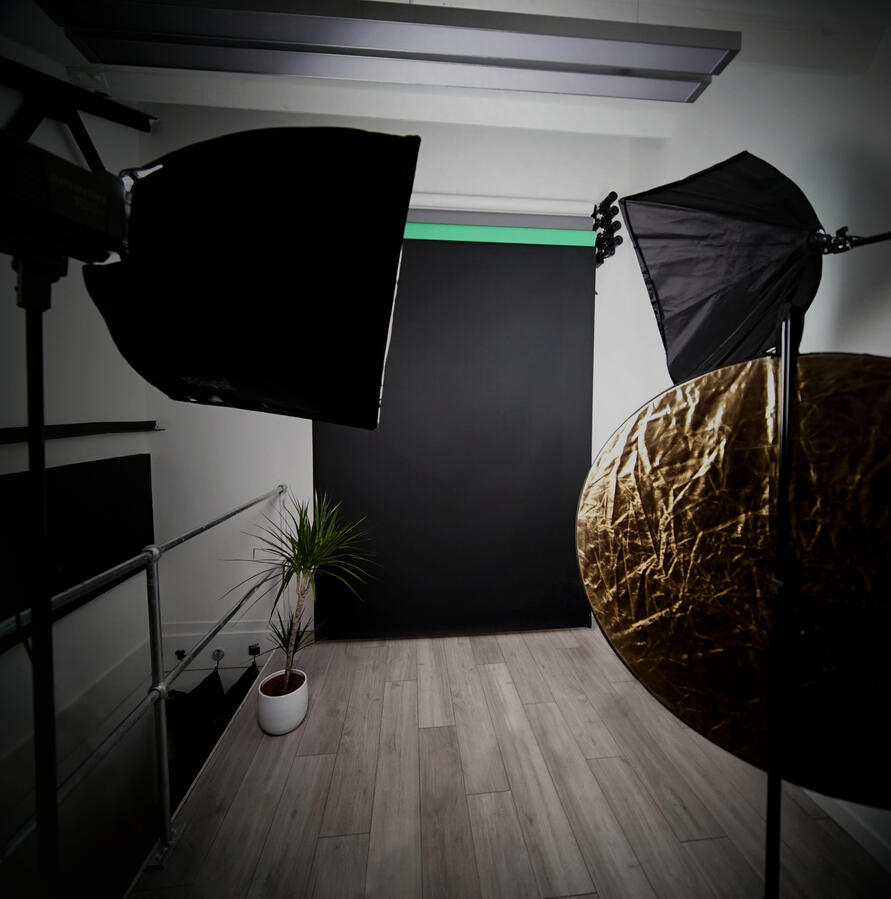 Studio Picture, Black Backdrop Studio Picture, Black Backdrop