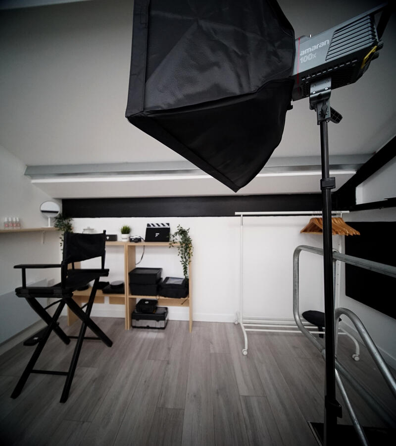 Studio pic from the backdrop's pov